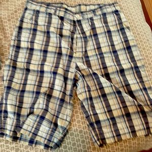 Lacoste shorts men’s 42 (USA 33) never worn. Purchased in 2007.